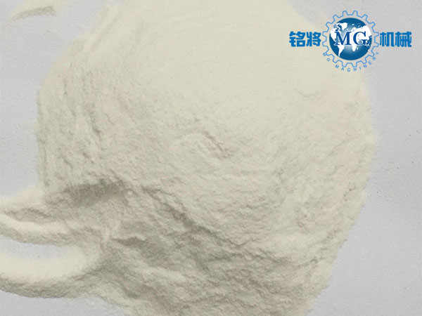 膩?zhàn)臃鄢杀径嗌馘X一噸，膩?zhàn)臃劾麧櫾趺礃樱? /> 
</p>
　　<strong>膩?zhàn)臃鄢杀径嗌馘X一噸</strong><br />
　　因地域原料差價(jià)，生產(chǎn)成本高低不一，鈣粉原料一般每噸120元/噸+膠粉原料100元+包裝35元+工時(shí)費(fèi)20元+房租費(fèi)？+電費(fèi)？+運(yùn)費(fèi)？<br />
　　<strong>外墻膩?zhàn)佣嗌馘X一噸</strong><br />
　　普通的1500左右，好的3500左右<br />
　　<strong>內(nèi)墻涂料價(jià)格多少多少錢一噸</strong><br />
　　高檔內(nèi)墻8000中檔5000淀粉的能賺就走<br />
　　<strong>膩?zhàn)臃鄣膬r(jià)格</strong><br />
　　網(wǎng)友一：膩?zhàn)臃凼且淮淮陌b好來賣的，我們一般裝修房子時(shí)候用的多，我家去年裝修的時(shí)候也買了很多，價(jià)格也不貴，一袋是35塊錢，一袋是50多斤，希望對你有幫助。<br />
　　網(wǎng)友二：內(nèi)墻膩?zhàn)臃叟l(fā)價(jià)格在2800元左右一噸，一般是由基料、填料、水和助劑等組成?；?，也稱粘結(jié)劑，是膩?zhàn)拥淖铌P(guān)鍵組分，主要起粘結(jié)等各種作用。膩?zhàn)幼畛Ｓ玫恼辰Y(jié)劑是水泥和有機(jī)聚合物，有機(jī)聚合物又有乳液和乳膠粉之分。如果是普通的水性膩?zhàn)臃郏?21膩?zhàn)臃郏┑脑?，百公里?nèi)3噸以上送貨的話，價(jià)格在320到350左右?？词裁礃拥拇蟾?00-550之間<br />
　　網(wǎng)友三：看什么樣的大概400-550之間，各地原材料不一樣價(jià)格也不一樣，我說的是平常的<br />
　　<strong>膩?zhàn)臃鄣睦麧?/strong><br />
　　膩?zhàn)臃凼袌鰞r(jià)一般在400—600元/噸。減去你的實(shí)際成本之后就可以算出利潤能夠有多少了。<br />
　　膩?zhàn)臃鄢杀径嗌馘X一噸，膩?zhàn)臃劾麧櫾趺礃泳褪且陨系膬?nèi)容了，每個廠家的生產(chǎn)成本都不一樣，很難有一個確切的數(shù)字，原材料價(jià)格都在波動，只有結(jié)合自己的實(shí)際情況才能算出來成本和利潤怎么樣。<br />
                </div>

                <div   id=